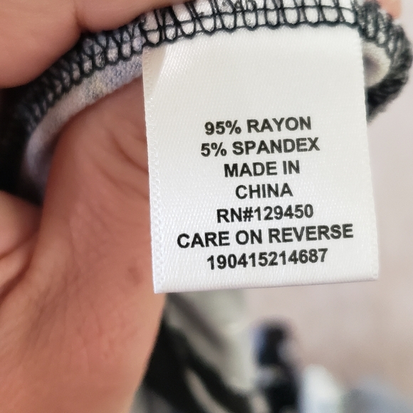 Xs Cold shoulder floral and stripe pattern flowy tee - Picture 5 of 6